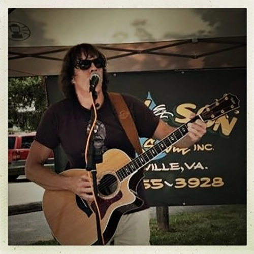 Blue performing, 2017