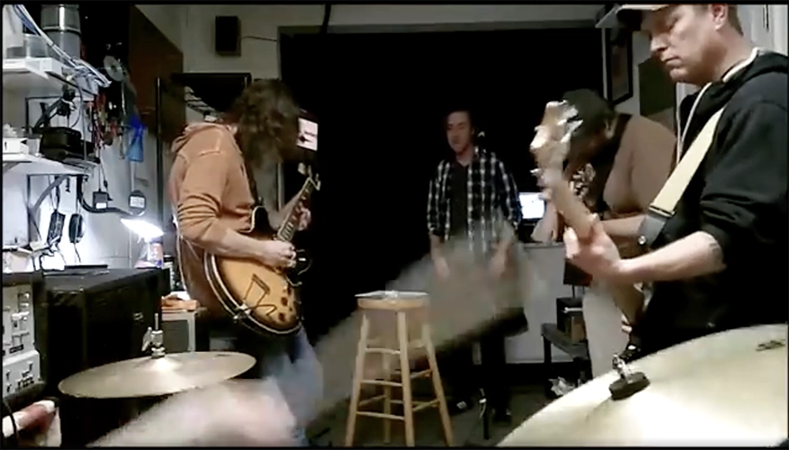 Screencap from 15minShow.